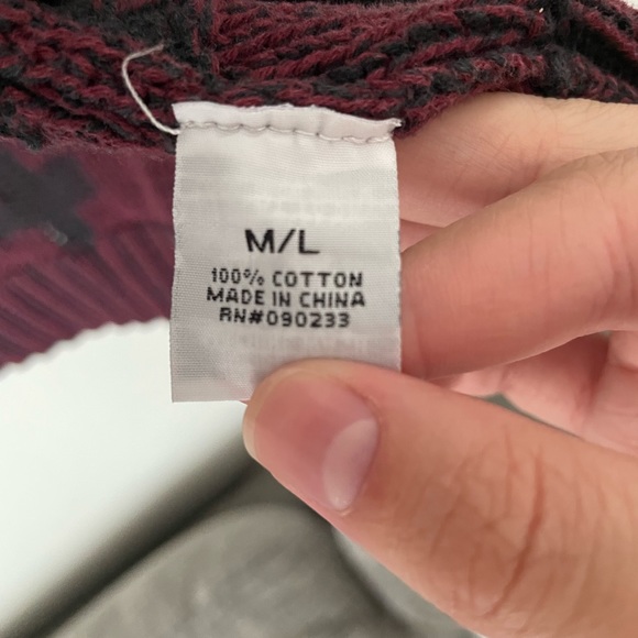 ✨SOLD✨Womens Maroon Cardigan Size M/L - Picture 4 of 4